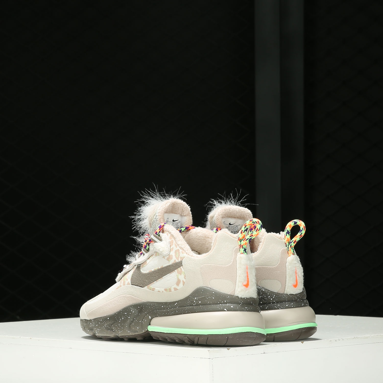 รองเท้าวิ่งออกกำลังกายแบบมีระบ - Nike Shoes Air Max 270 บทวิจารณ์และราคา